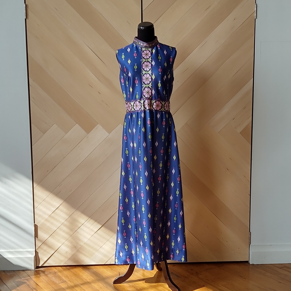 Elegant Blue Sleeveless Dress with Floral Accents